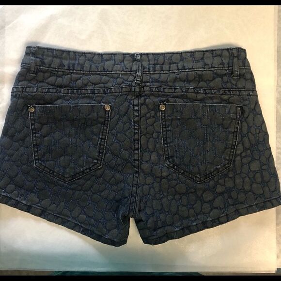 Gold Drama Size 9 Shorts!! - Picture 3 of 5